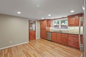 461 Village Green Ct SW in Lilburn, GA - Building Photo - Building Photo