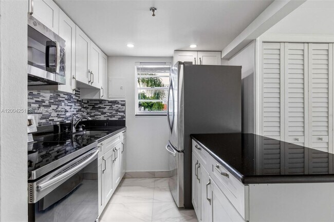 140 NW 14th Ave in Miami, FL - Building Photo - Building Photo