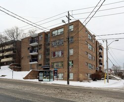 2507 Eglinton Ave W in Toronto, ON - Building Photo
