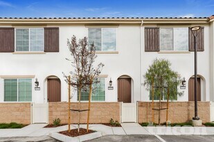 10489 Viva Ct in Elk Grove, CA - Building Photo