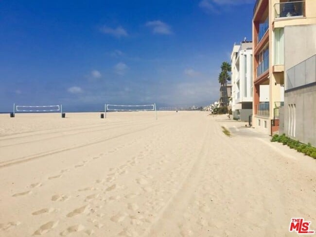 25 Privateer St in Marina Del Rey, CA - Building Photo - Building Photo