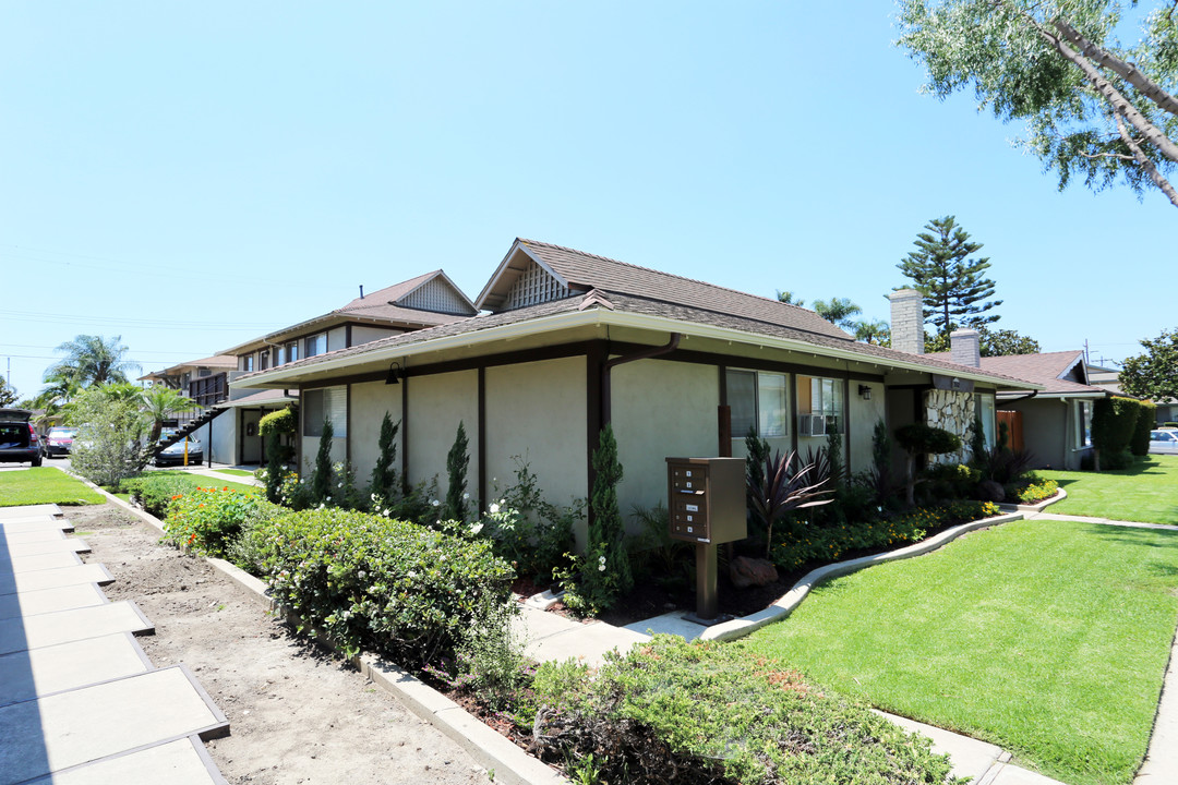 7552 Volga Dr in Huntington Beach, CA - Building Photo