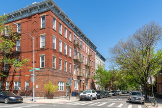 75 N Henry St in Brooklyn, NY - Building Photo - Building Photo