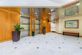 170 Ocean Lane Dr, Unit 601 in Key Biscayne, FL - Foto de edificio - Building Photo