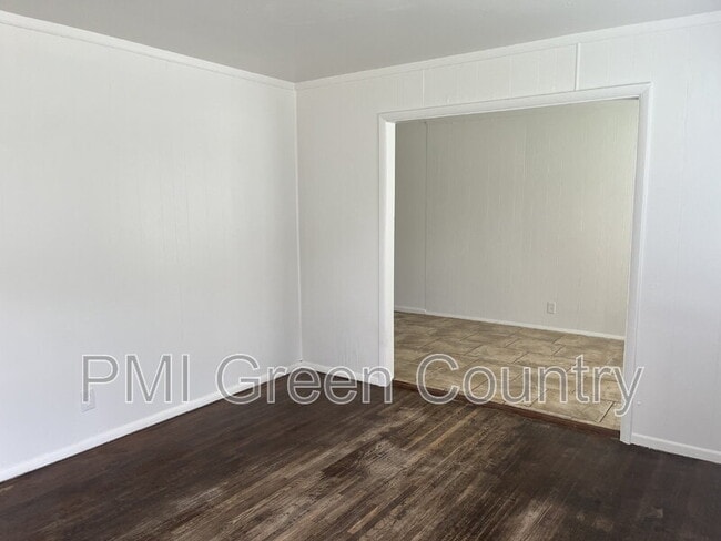 4338 N Hartford Ave in Tulsa, OK - Foto de edificio - Building Photo
