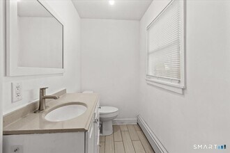 16 Lilley Rd in West Hartford, CT - Building Photo - Building Photo