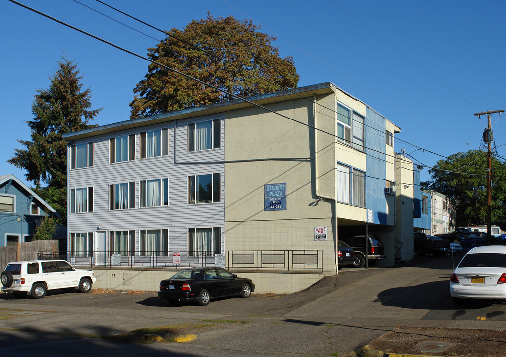 Student Plaza in Eugene, OR - Building Photo