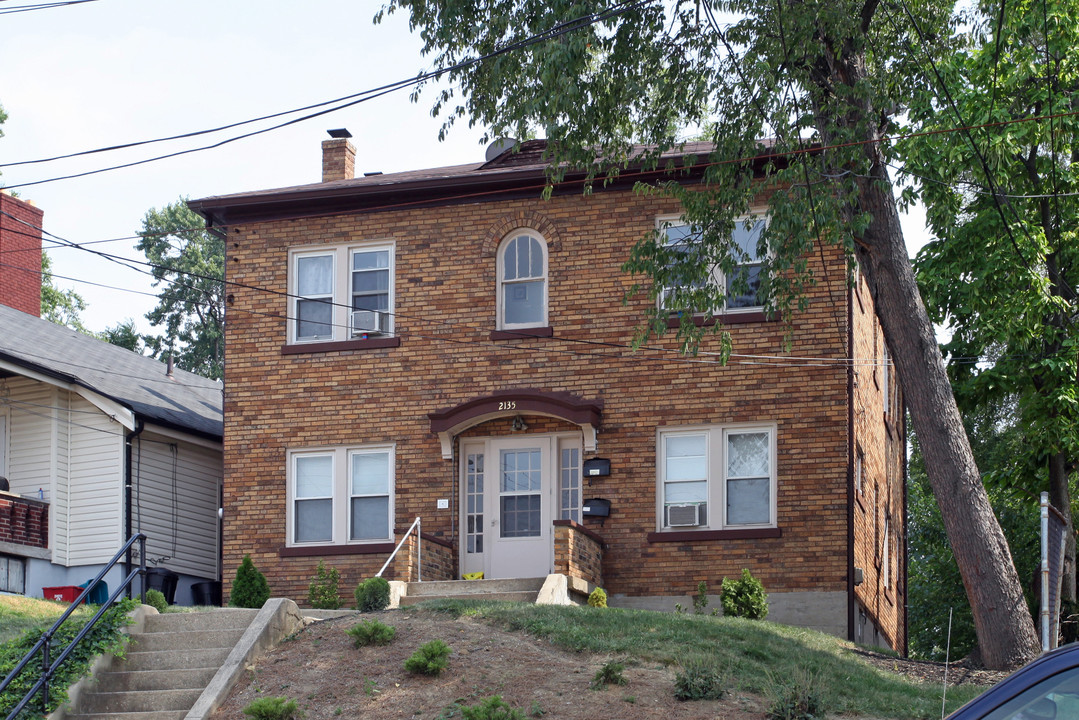 2135 Hannaford Rd in Norwood, OH - Building Photo