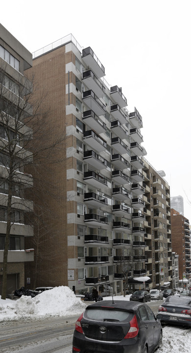 Imperial House in Montréal, QC - Building Photo