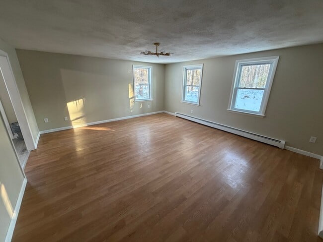 2 Bayleaf Way, Unit Right Side in Pelham, NH - Building Photo - Building Photo