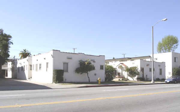 907-909 N Garfield Ave in Alhambra, CA - Foto de edificio - Building Photo