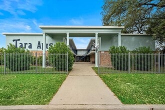932 7th Ave N in Texas City, TX - Foto de edificio - Building Photo