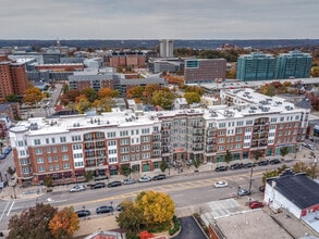 Views On Vine in Cincinnati, OH - Building Photo - Building Photo