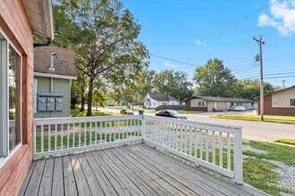 811 W Mt Vernon St in Springfield, MO - Building Photo - Building Photo