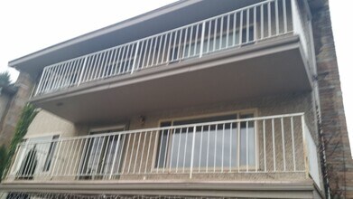 13456 Greenwood Ave N in Seattle, WA - Foto de edificio - Building Photo