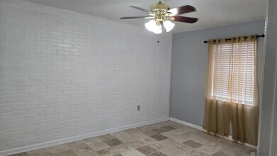 4735 Government St in Baton Rouge, LA - Foto de edificio - Building Photo