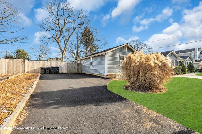 1314 Squirrel Rd in Wall Township, NJ - Building Photo - Building Photo