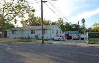 656-666 Plaza Ave in Sacramento, CA - Building Photo - Building Photo