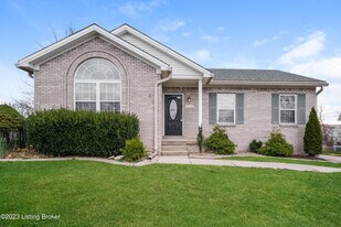 6712 Leverett Ln in Louisville, KY - Building Photo