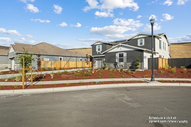 7813 Lamplight Ct in Tracy, CA - Building Photo - Building Photo