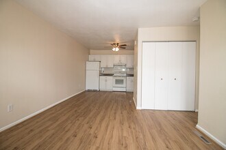4311 Ericson Dr, Unit 3 in Colorado Springs, CO - Foto de edificio - Building Photo