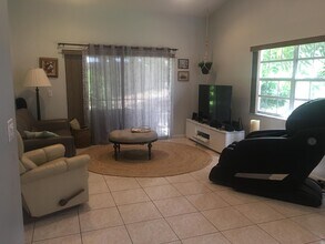 6541 Marissa Cir in Greenacres, FL - Building Photo - Building Photo