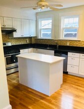 2 Raymond St in Lexington, MA - Building Photo - Building Photo