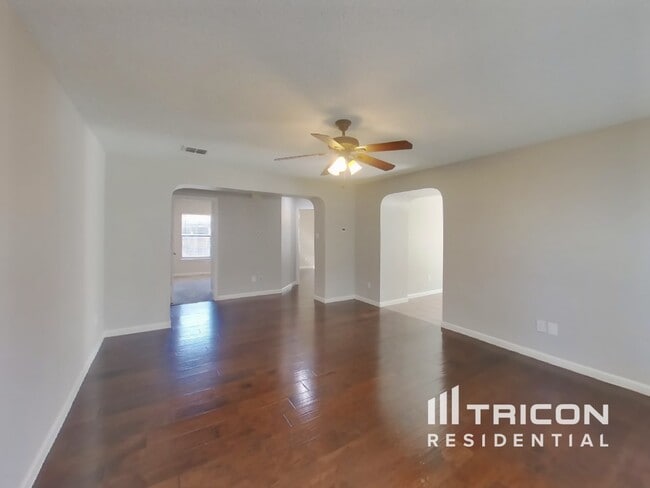 716 King St in Cedar Hill, TX - Foto de edificio - Building Photo