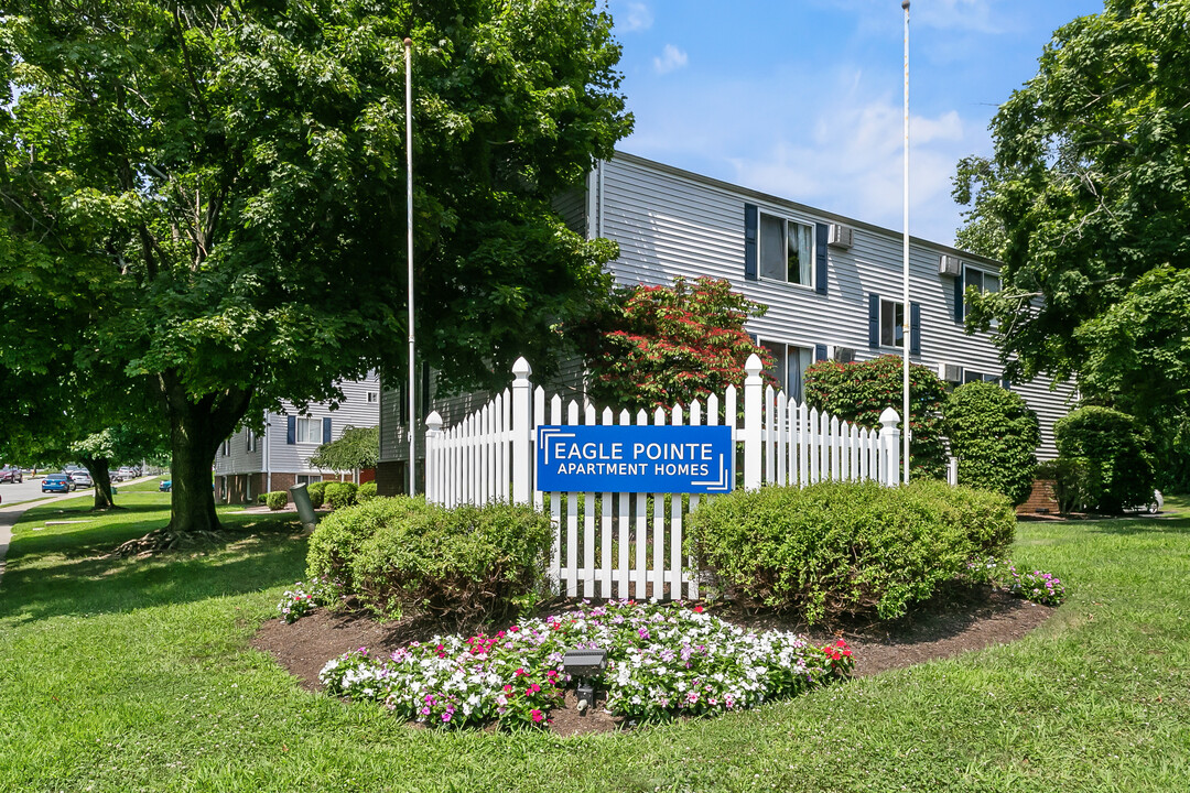 Eagle Pointe in New London, CT - Building Photo