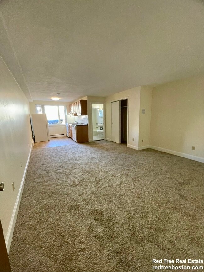 property at 4 Brattle Dr