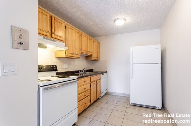 88 Gardner St in Boston, MA - Foto de edificio - Building Photo