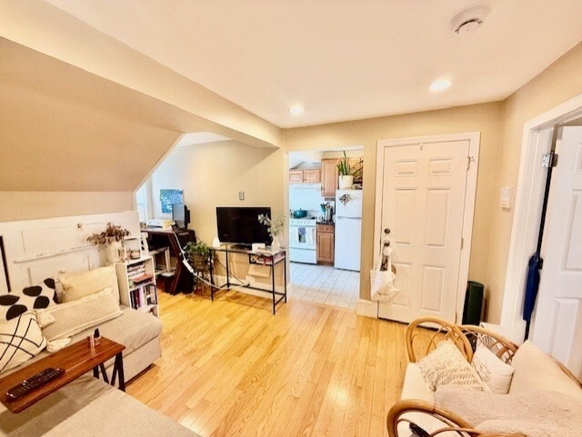 28 Derne St, Unit 5 in Boston, MA - Foto de edificio - Building Photo