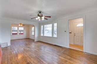 1137 SE Uglow Ave in Dallas, OR - Building Photo - Building Photo