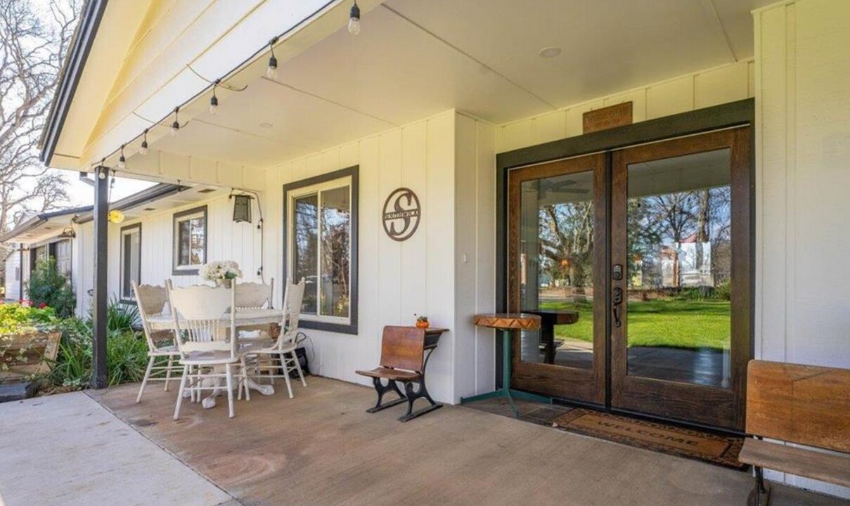 3970 Vía Ventura in Red Bluff, CA - Building Photo
