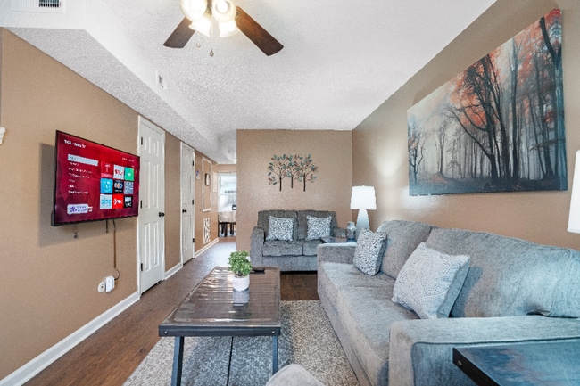 284 Raleigh Dr in Clarksville, TN - Foto de edificio - Building Photo