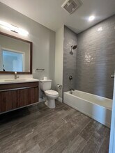 8 Central St, Unit 209 in Somerville, MA - Foto de edificio - Building Photo