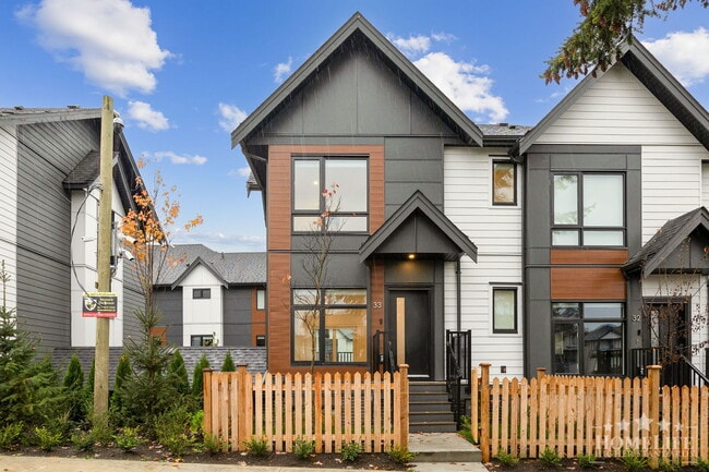 property at 1959-165A 165a St