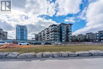 40 Esplanade Ln in Grimsby, ON - Building Photo - Building Photo