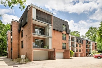Abbey Woods Apartments in Mt. Lebanon, PA - Building Photo - Building Photo
