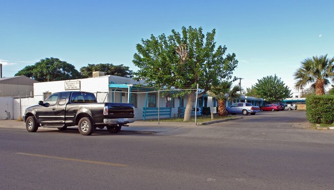 El Pueblo Apartments in El Paso, TX - Building Photo - Building Photo