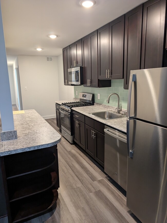 8125 Heatherton Ln in Vienna, VA - Building Photo - Building Photo