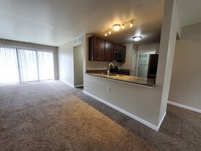 30623 Hidden Pines Ln in Roseville, MI - Building Photo - Building Photo