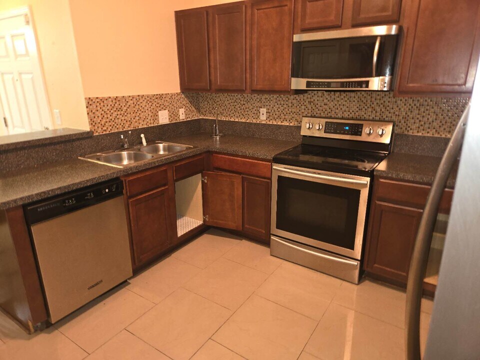 6915 Ortega Woods Dr in Jacksonville, FL - Building Photo