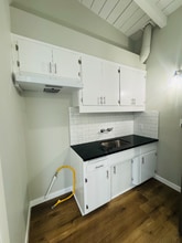 2026 Hermosa Ave, Unit 5 in Hermosa Beach, CA - Foto de edificio - Building Photo