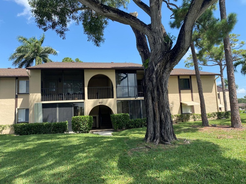 417 Pine Glen Ln, Unit D-2 in Greenacres, FL - Building Photo