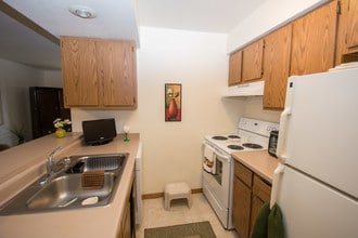 Heather Ridge in Madison, WI - Building Photo - Building Photo