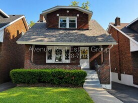6827 Plymouth Ave in University City, MO - Building Photo