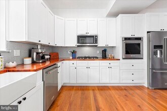 412 Sepviva St in Philadelphia, PA - Building Photo - Building Photo
