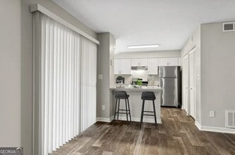 7600 Roswell Rd in Sandy Springs, GA - Building Photo - Building Photo