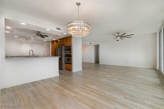 455 Cove Tower Dr, Unit 902 in Naples, FL - Building Photo - Building Photo